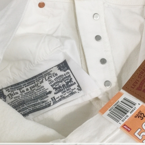 NWT LEVIS FOR ANTHROPOLOGIE WHITE 501 DISTRESSED HI RISE BUTTON FLY SHORTS - Picture 10 of 12